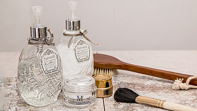 碳酸二乙基己酯：化妆品中的独特成分